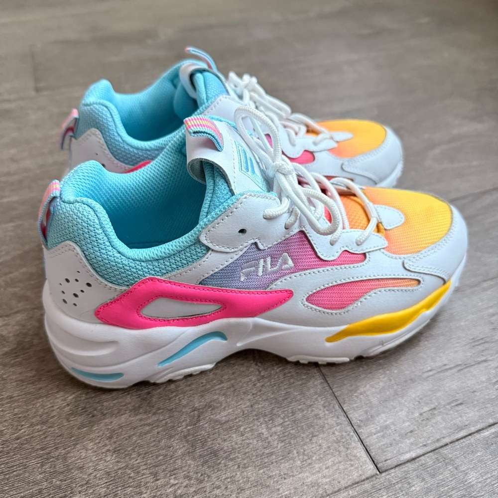 NEW Fila Rainbow Multicolor Sneakers Size 6